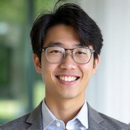 若手向けキャリアコーチの伊藤大輔氏の親しみやすいポートレート。